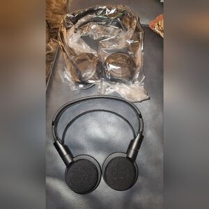 Honda Odyssey Overhead DVD Entertainment TWO Wireless Headphones Set